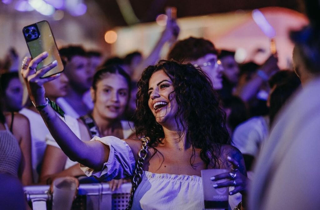 Unas chicas divirtiéndose durante el último Boombastic en Alicante / Fuente: @boombastic_festival (Instagram)